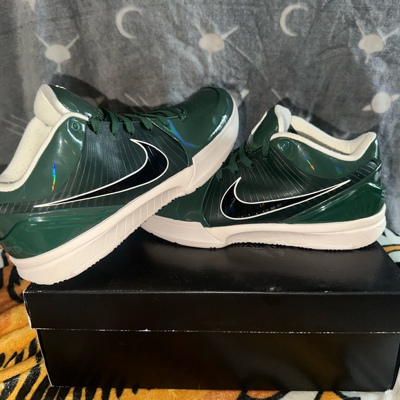 Nike Kobe 4 Protro Undefeated Milwaukee Bucks